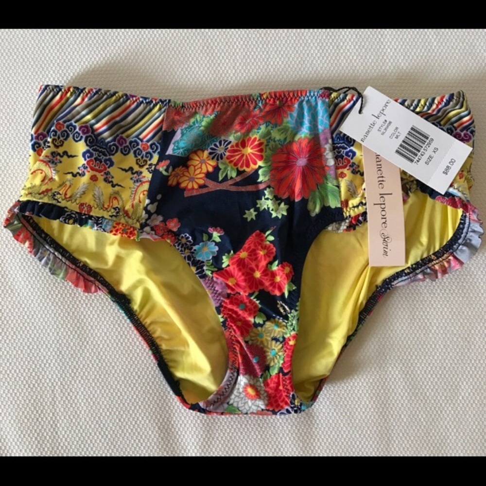 DISO in SMALL or MEDIUM new or like new please!!